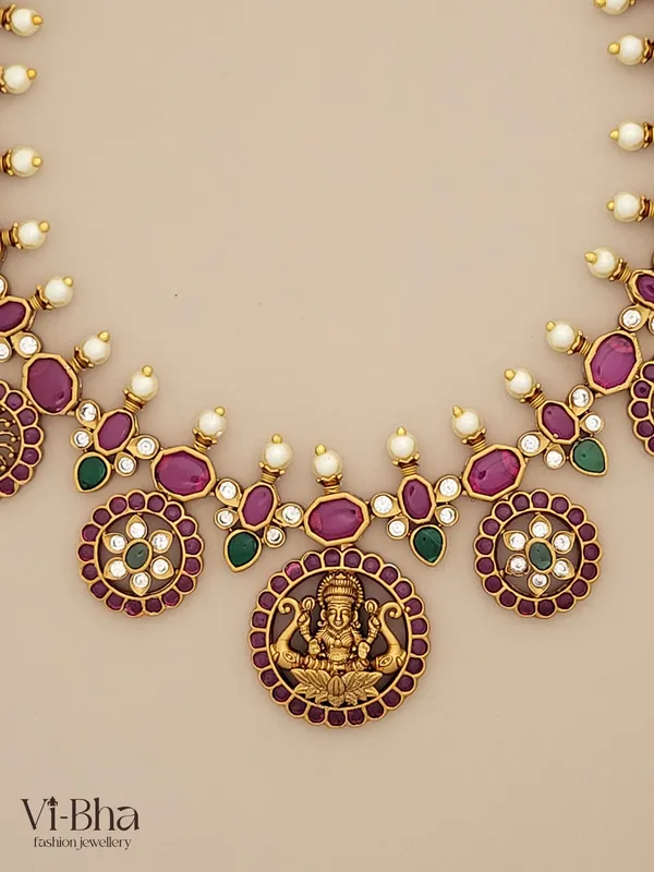 Premium_Metal_Necklace_Set_For_Women