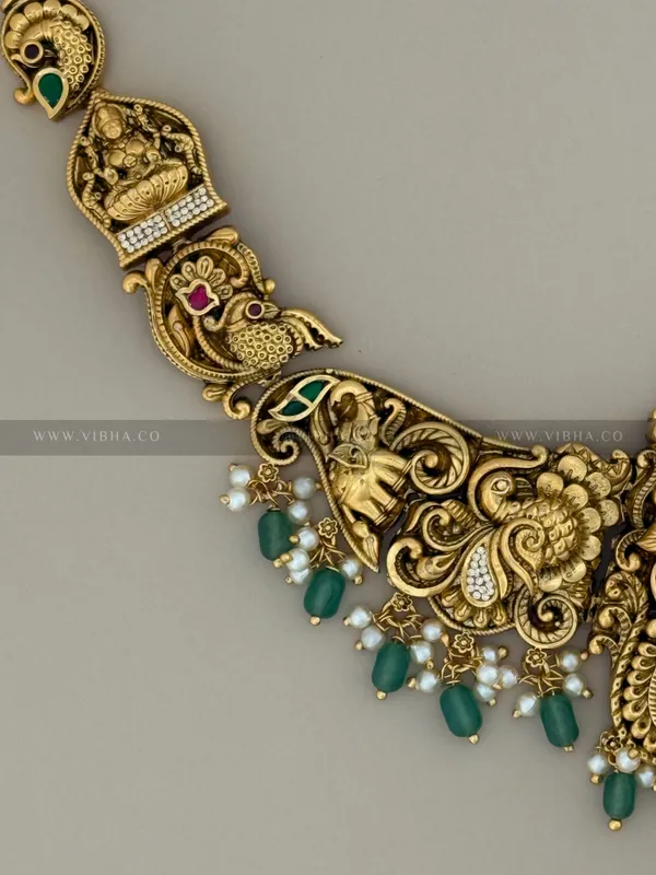 Premium_Metal_Necklace_Set_For_Women