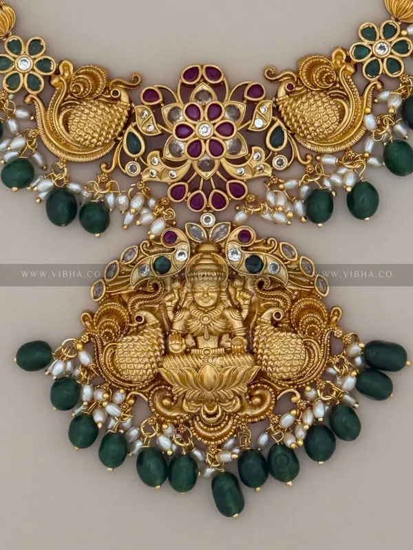 Premium_Metal_Necklace_Set_For_Women