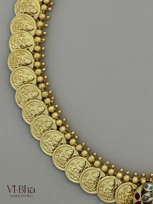 Premium_metal_necklace_set_for_women
