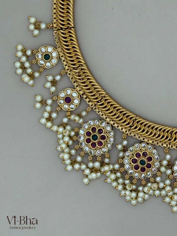 Premium_metal_necklace_set_for_women