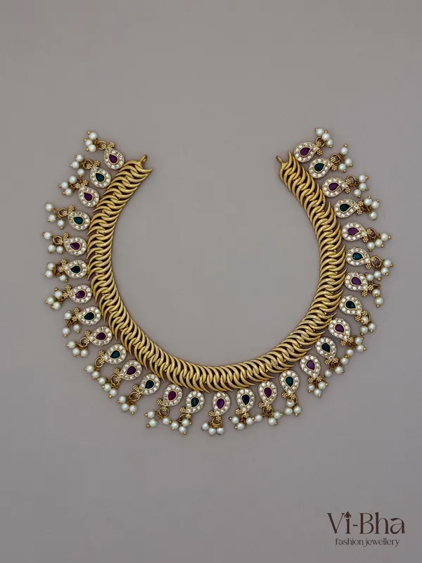 Premium_metal_necklace_set_for_women