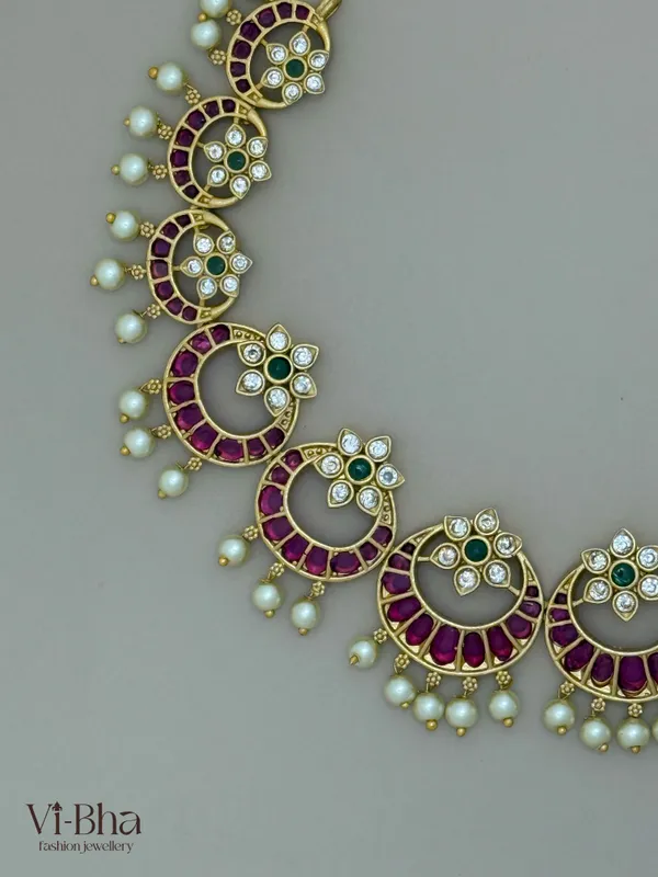 Premium_metal_necklace_set_for_women
