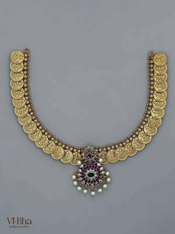 Premium_metal_necklace_set_for_women