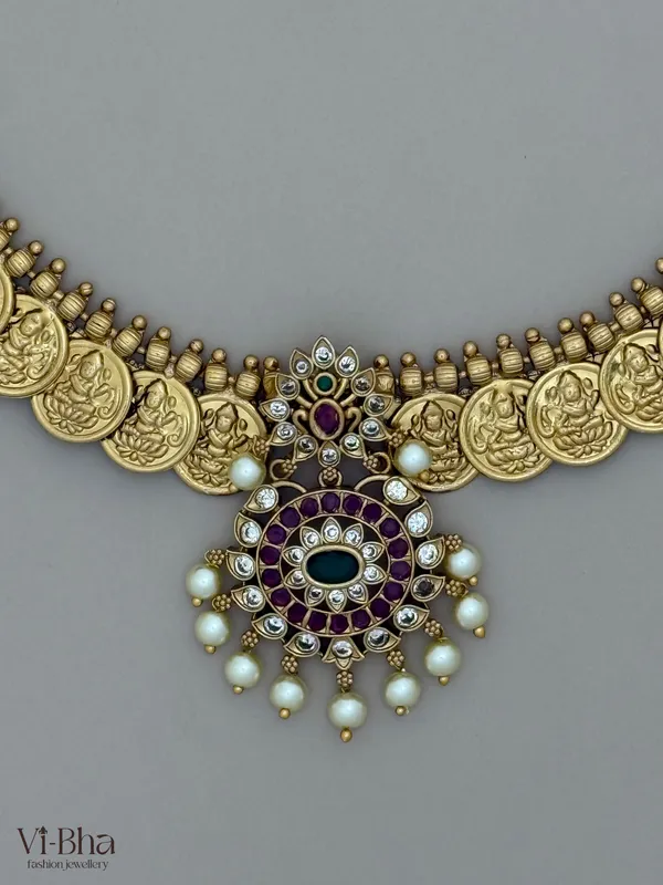 Premium_metal_necklace_set_for_women