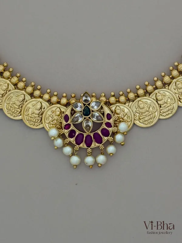 Premium_metal_necklace_set_for_women