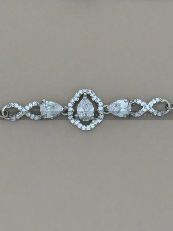 Silver_Premium_Metal_Bracelet_For_Women