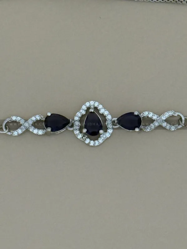 Silver_Premium_Metal_Bracelet_For_Women