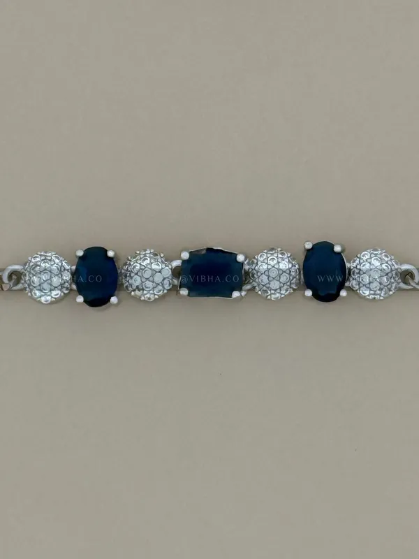 Silver_Premium_Metal_Bracelet_For_Women_