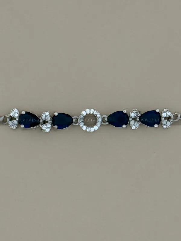 Silver_Premium_Metal_Bracelet_For_Women_