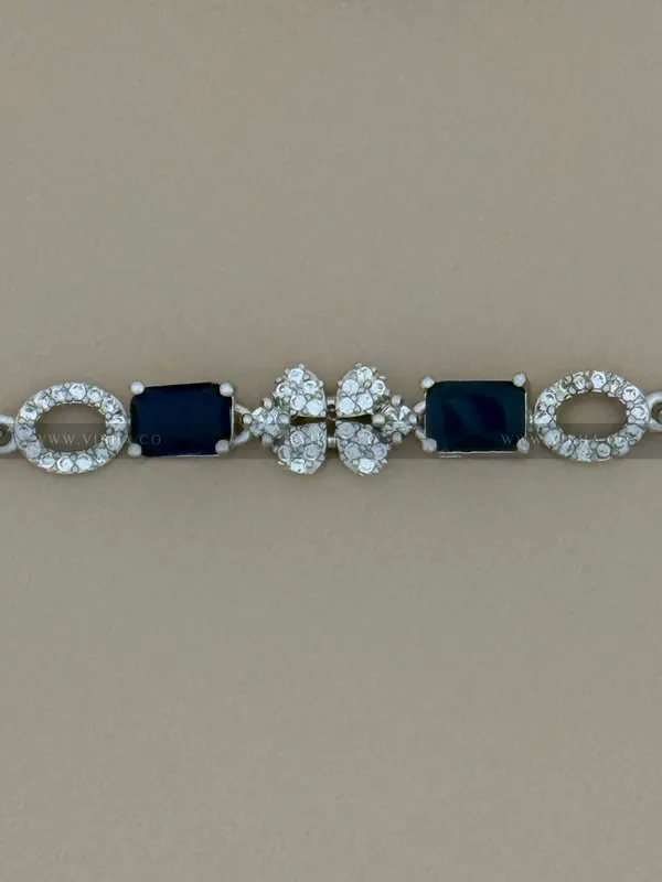 Silver_Premium_Metal_Bracelet_For_Women_