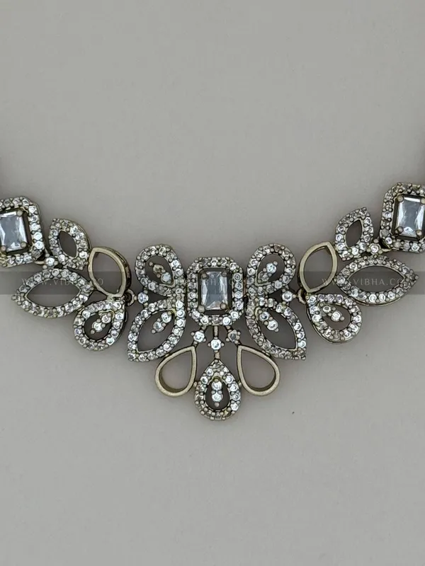 White_Premium_Metal_Necklace_Set_For_Women