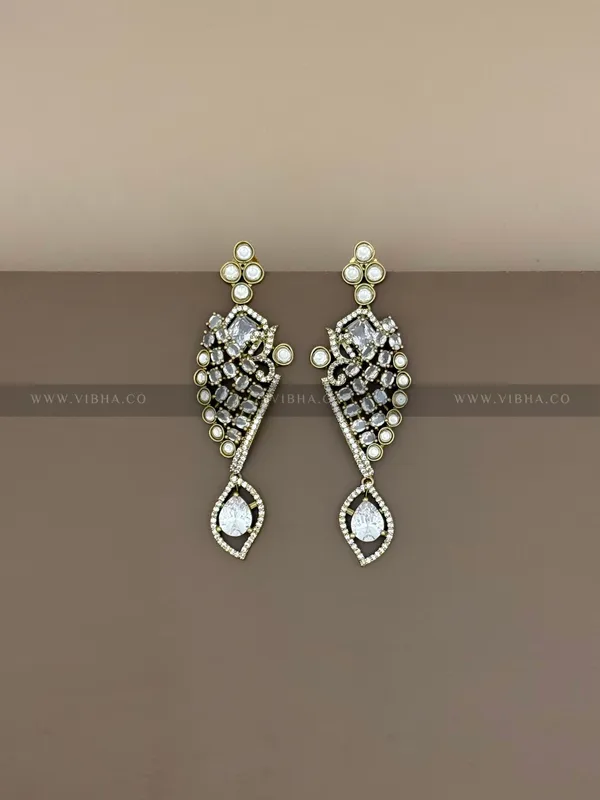 White_Premium_Metal_Necklace_Set_For_Women