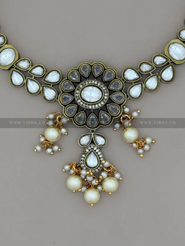 White_Premium_Metal_Necklace_Set_For_Women
