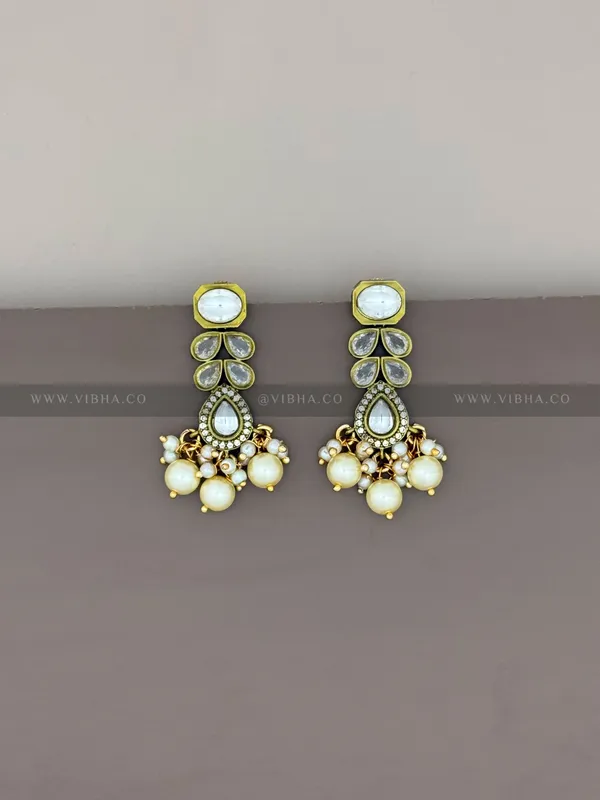 White_Premium_Metal_Necklace_Set_For_Women