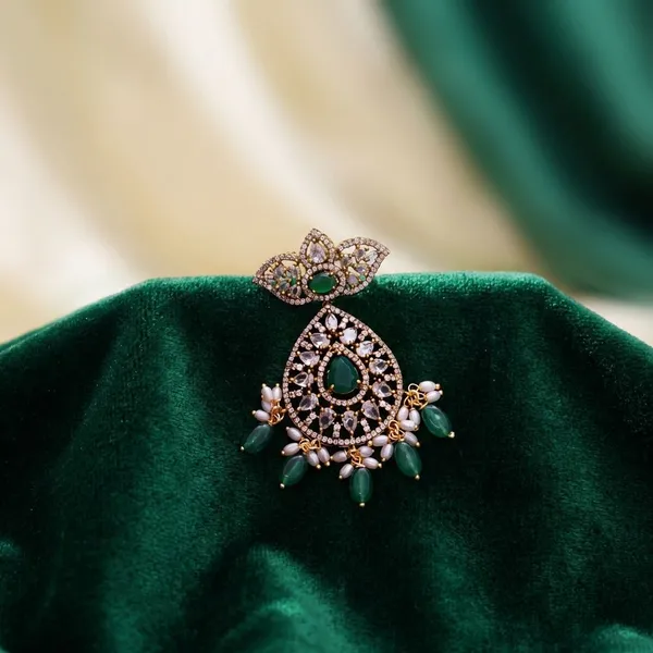 Green_Premium_Metal_Pendant_For_Women