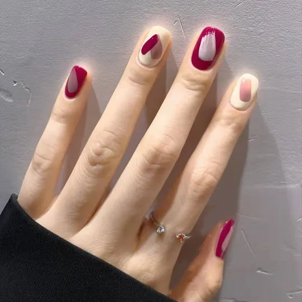 Red_&_White_Nails_With_Glue_&_Manicure_Kit__Valentino_(Set_Of_24)