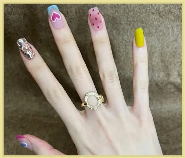 Multicolor_Nails_With_Glue_&_Manicure_Kit_Miss_Match__(Set_Of_24)