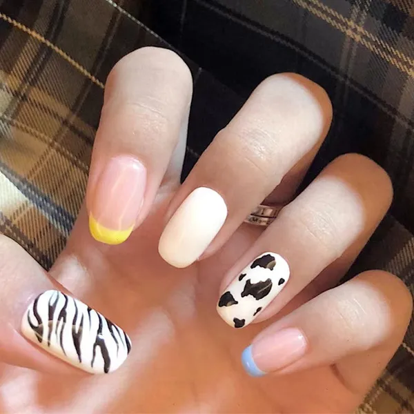 Black_&_White_Zoo_Nails_With_Glue_&_Manicure_Kit_(Set_Of_24)