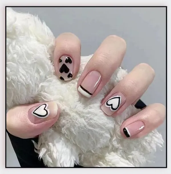 Multicolor_Nails_With_Glue_&_Manicure_Kit_Queen_Of_Hearts_(Set_Of_24)