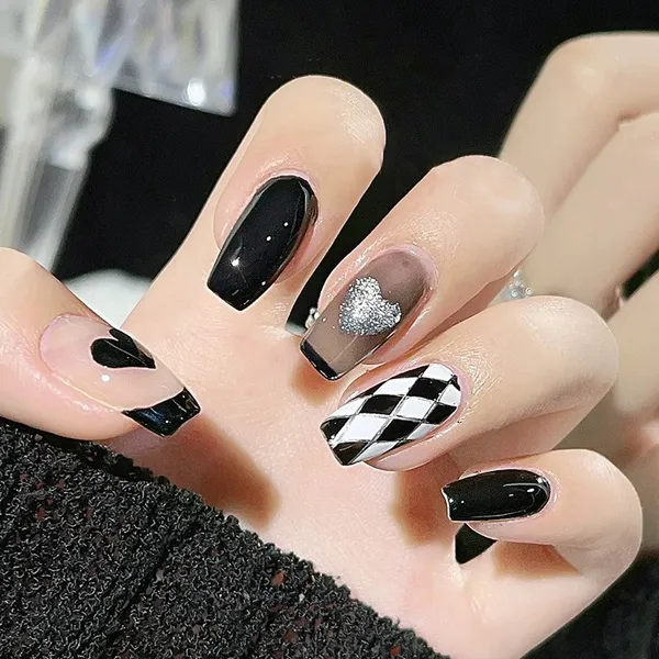 Black_&_White__Nails_With_Glue_&_Manicure_Kit_Chess_Board_(Set_Of_24)