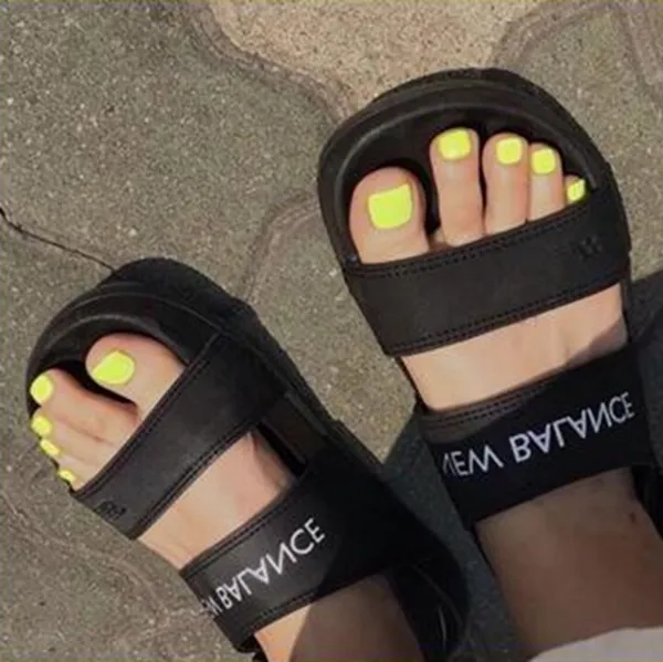 Multicolor_Toe_Stick_On_Nails_Set_Fake_Nails_Artificial_Designer_With_24_Pcs_Jelly_Glue_On_False_Nail_Including_Manicure_Kit_Lime_Fizz
