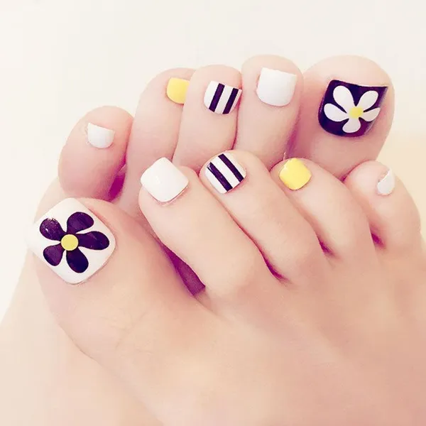 Multicolor_Toe_Stick_On_Nails_Set_Fake_Nails_Artificial_Designer_With_24_Pcs_Jelly_Glue_On_False_Nail_Including_Manicure_Kit_Floral_Bands