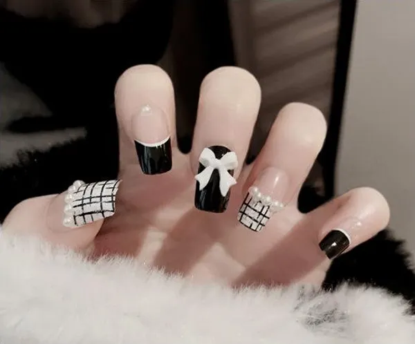 Multicolor__Nails_With_Glue_&_Manicure_Kit_Checkmate_(Set_Of_24)