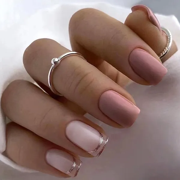 Golden_Nails_With_Glue_&_Manicure_Kit_Hour_(Set_Of_24)