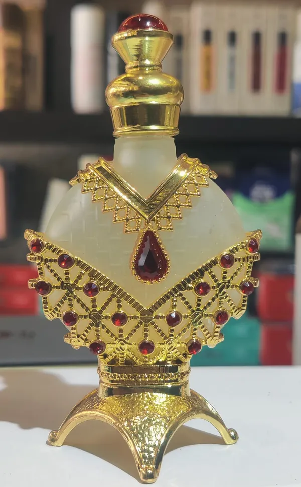 Decorative_Attar_Bottle_With_Golden_Filigree_And_Ruby_Gemstones_For_Unsiex