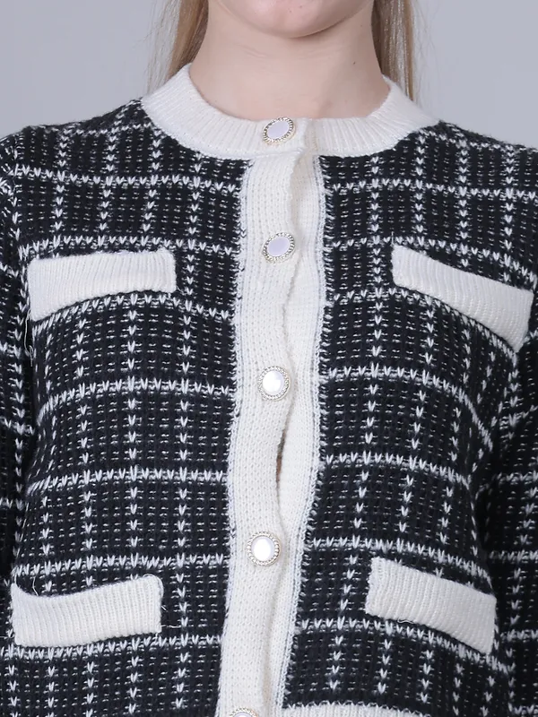 Black_Woolen_Checked_Sweater_For_Women