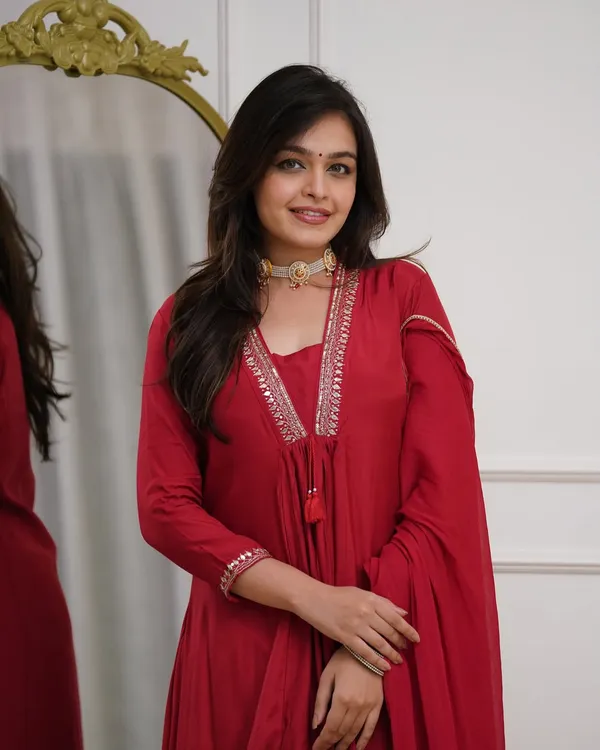 Red_Embroidered_Georgette_Kurta_With_Silver_Zari_Work