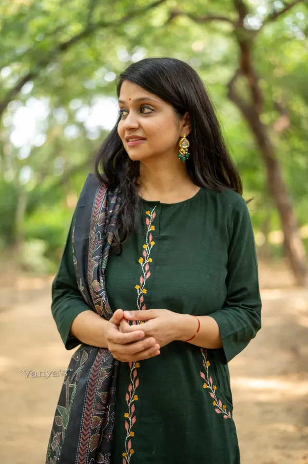 Dark_Green_Embroidered_Kurta_Set_With_Dupatta_Women'S_Ethnic_Wear