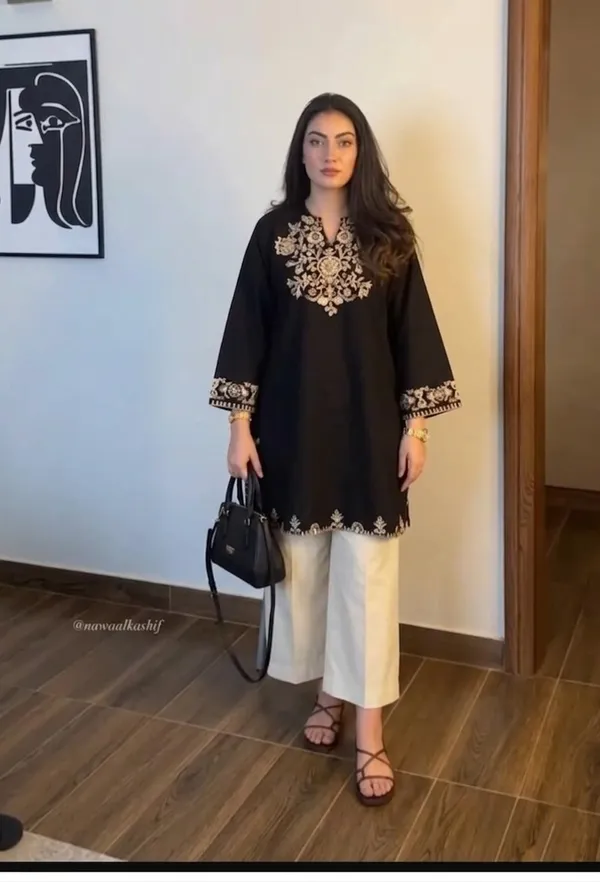Elegant_Black_Embroidered_Kurti_With_Straight_Pants_Set