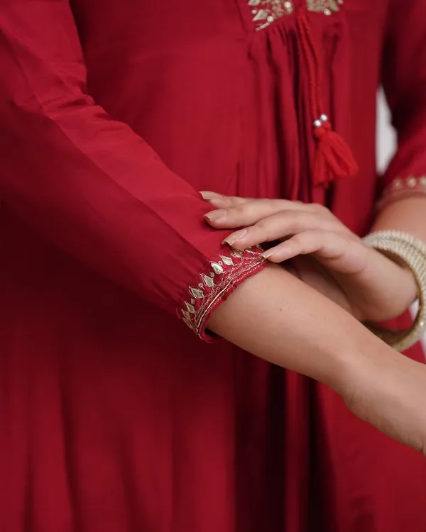 Red_Embroidered_Georgette_Kurta_With_Silver_Zari_Work