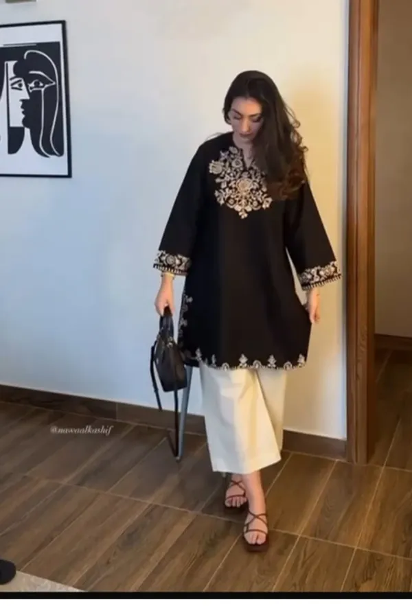 Elegant_Black_Embroidered_Kurti_With_Straight_Pants_Set
