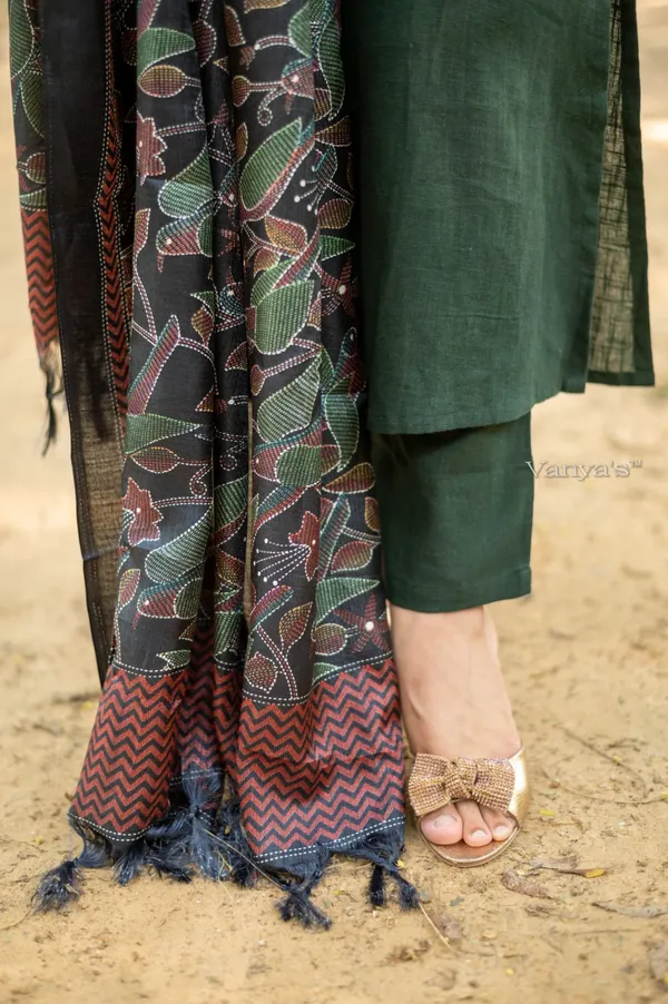 Dark_Green_Embroidered_Kurta_Set_With_Dupatta_Women'S_Ethnic_Wear
