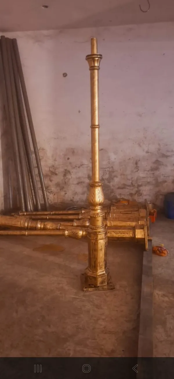 Golden_Metal_Traditional_Pillar_Style_Pooja_Stand