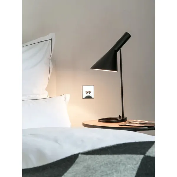 Black_White_Metal_Modern_Table_Lamp_Default_Title