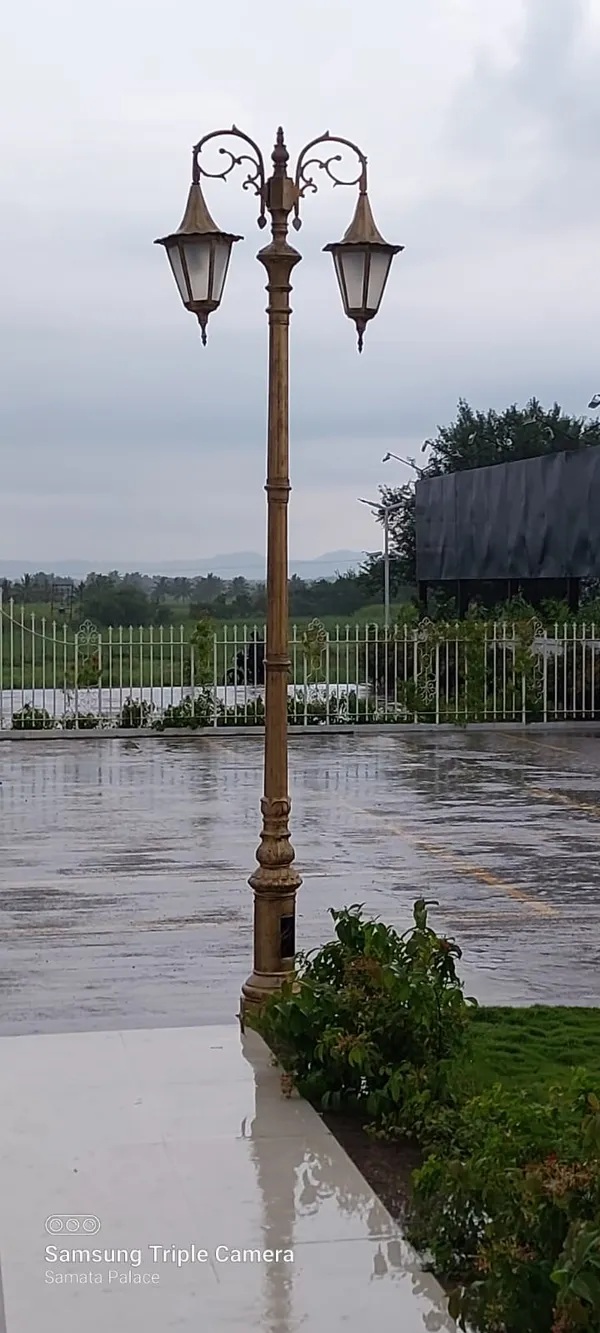 Antique_Brownass_Finish_Double_Head_Outdoor_Garden_Lamp_Post