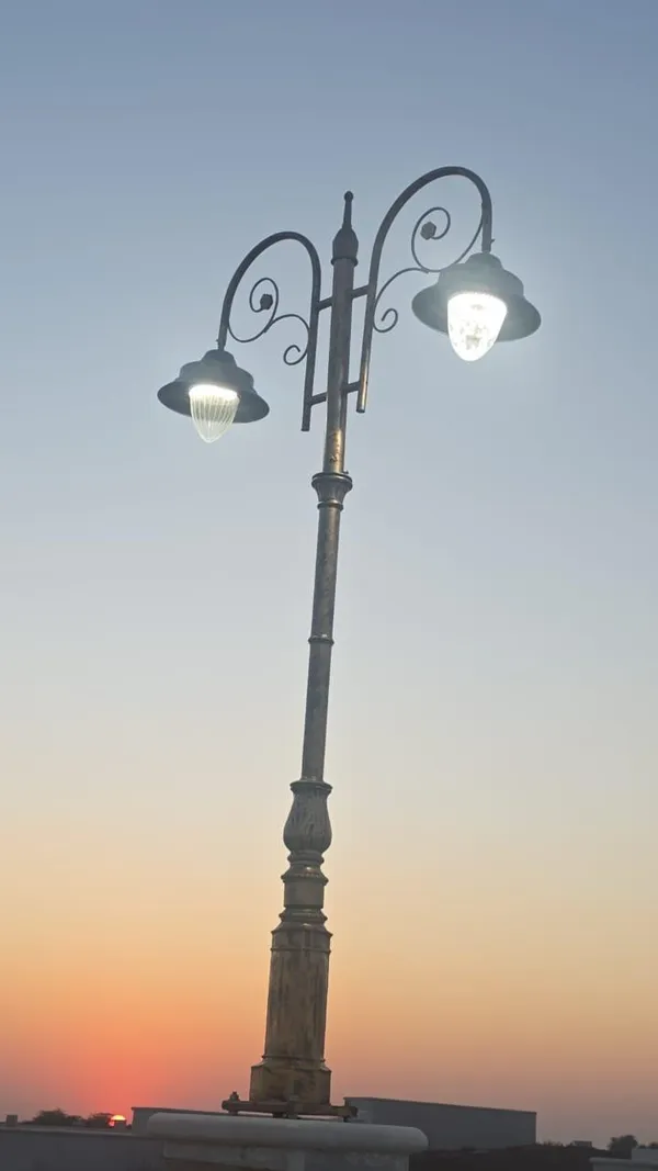 Metal_Decorative_Double_Head_Outdoor_Garden_Lamp_Post