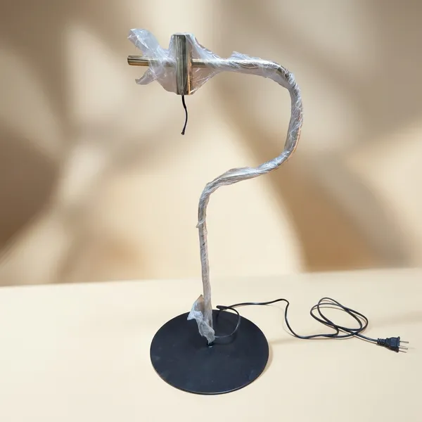 Stainless_Steel_Traditional_Gold_Black_Powder_Coated_Table_Lamp