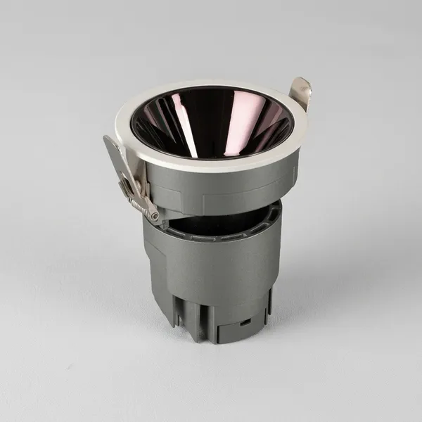 Round_Recessed_LED_Downlight_Fixture_with_Anti_Glare_Reflector
