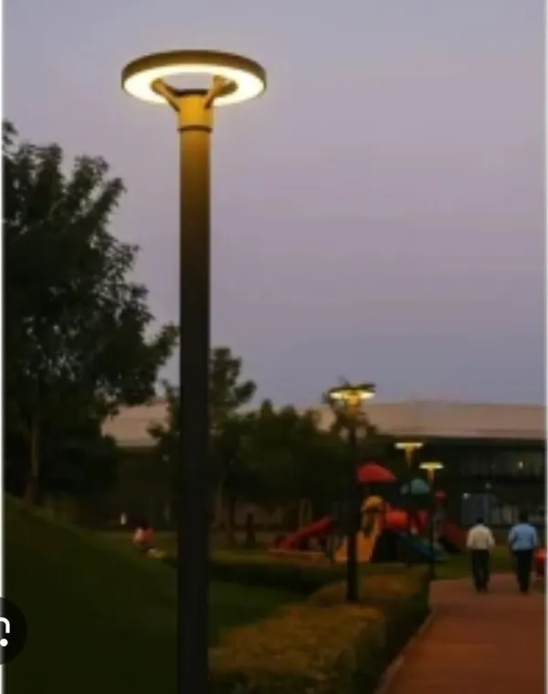 Black_Ring_Top_Outdoor_Garden_Pole_Light