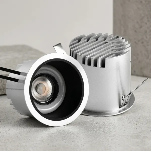 Aluminium_Adjustable_LED_Downlight_with_Heat_Sink