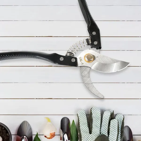 Black_Garden_Shears_Pruner_Scissors_Durable_And_And_Ergonomic_Tool_For_Precise_Plant_Trimming
