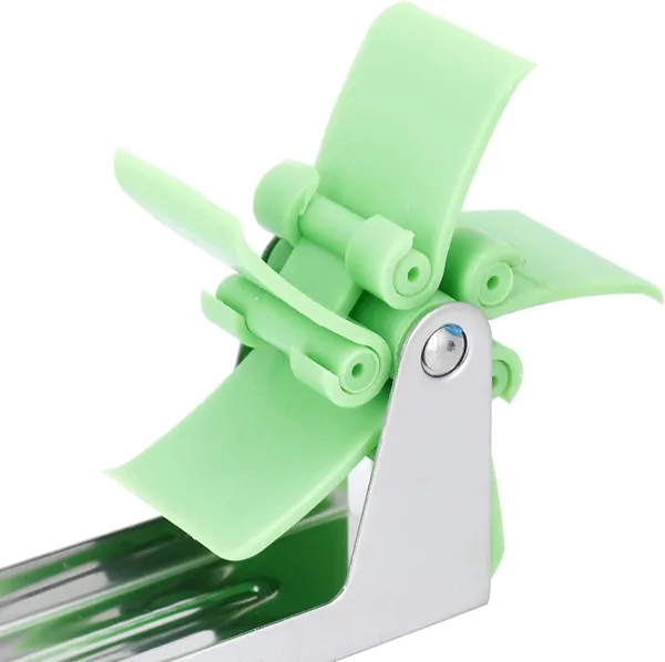 Light_Green_Stainless_Steel_Watermelon_Cutter_Windmill_Slicer_And_Peeler_Easy_To_Use_Kitchen_Tool_For_Effortless_Fruit_Slicing_And_Preparation_At_Home