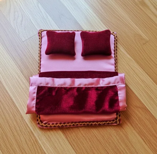 Pink_Velvet_And_Satin_Laddu_Gopal_Ji_Bed