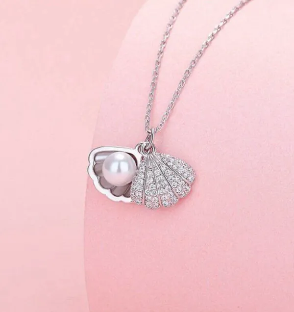 Silver_Tone_Alloy_Pearl_Pendent_And_Chain_For_Women_And_Girls
