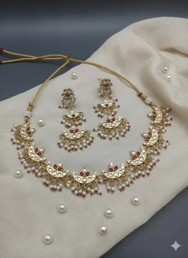 Golden_Finish_Alloy_Elegant_Moti_Necklace_For_Women_And_Girls